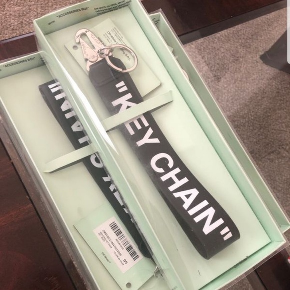 OFF-WHITE "KEY CHAIN" - Picture 2 of 2